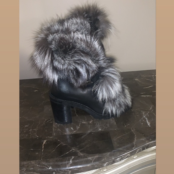 Christian louboutin boots with real fur size 8 n a half lightly worn no damage - Picture 4 of 6